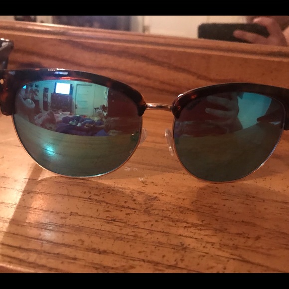 Guess sunglasses - Picture 1 of 2